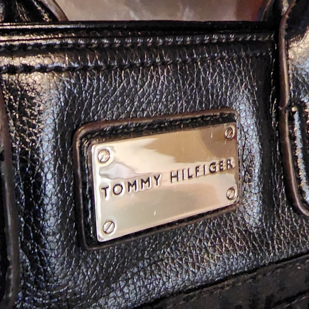Tommy Hilfiger - Picture 3 of 3